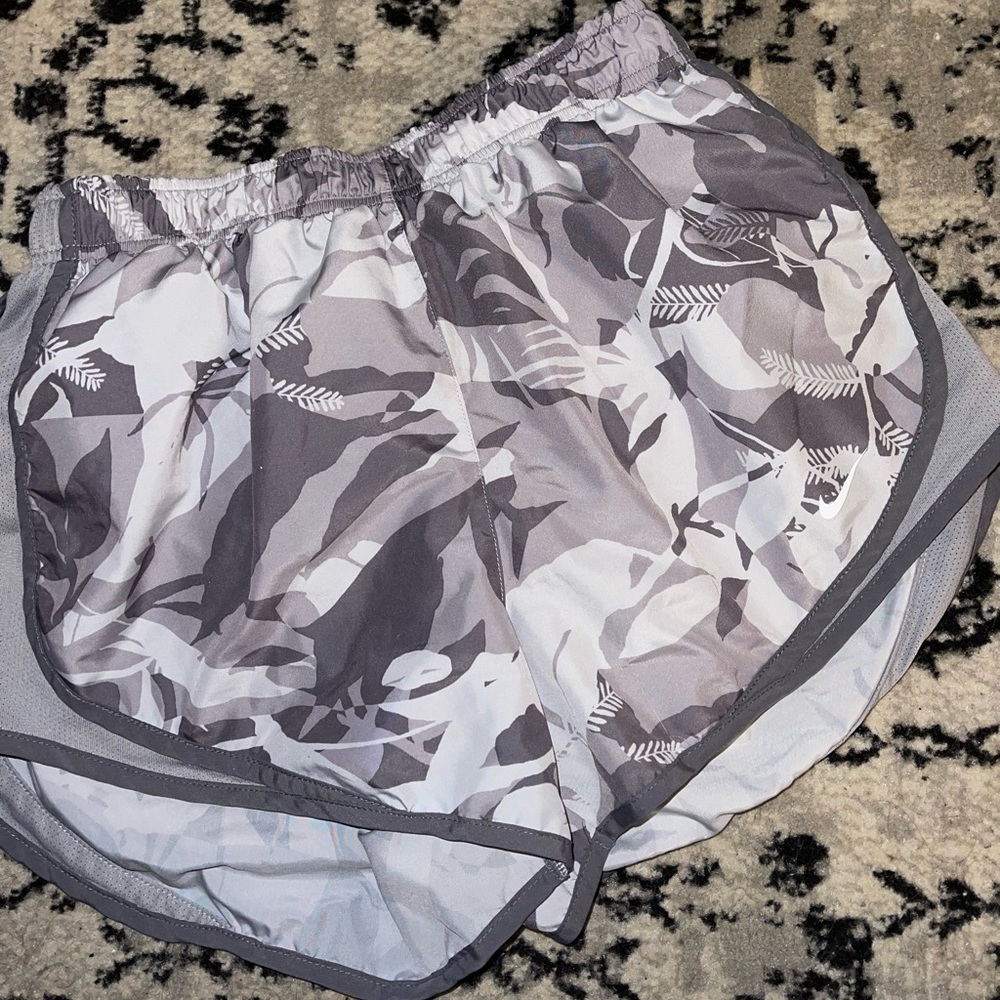Nike Ladies Shorts Sz M